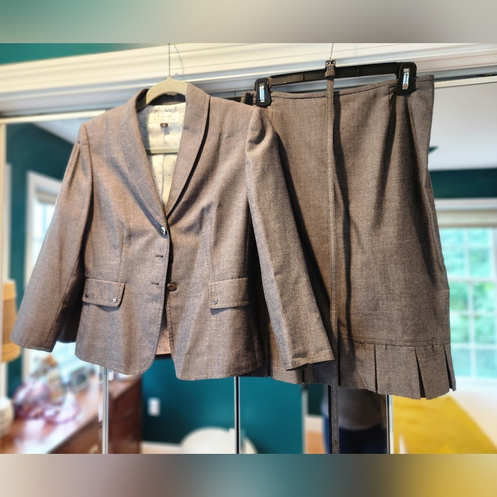 Tahari ASL grey skirt suit